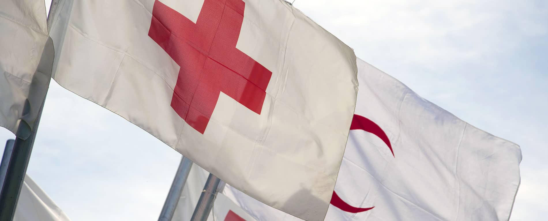 Bandiere Croce Rossa e Mezza Luna Rossa