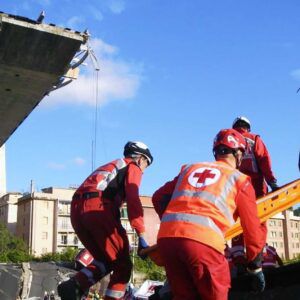 Ponte Morandi Genova. Volontati CRI specializzati OPEM durante i soccorsi