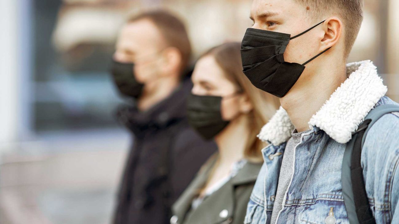 Ragazzi con la mascherina - Aspetti sociali della pandemia