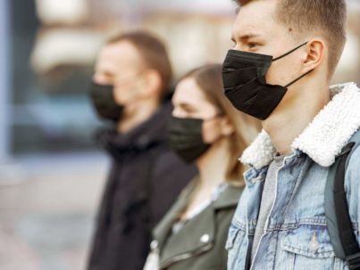 Ragazzi con la mascherina - Aspetti sociali della pandemia