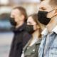 Ragazzi con la mascherina - Aspetti sociali della pandemia